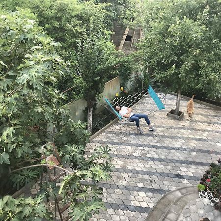 Bajo Guest House Kutaisi Bagian luar foto