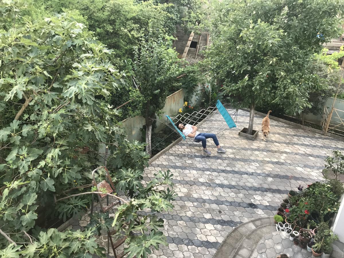 Bajo Guest House Kutaisi Bagian luar foto