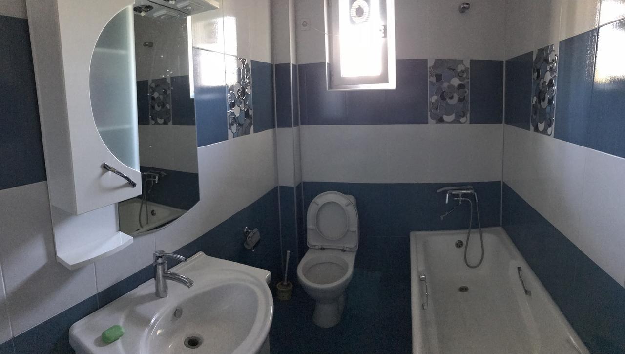 Bajo Guest House Kutaisi Bagian luar foto